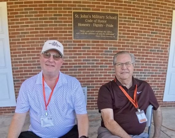 Two alumni together outside the museum — photo 16