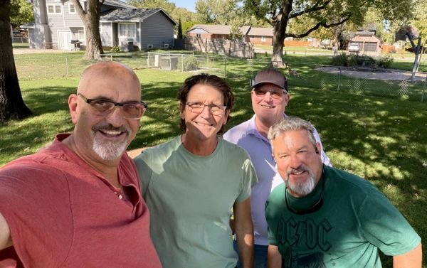 Friends together in Salina — photo 21