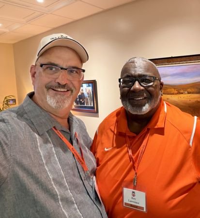 Two friends smiling together — photo 40